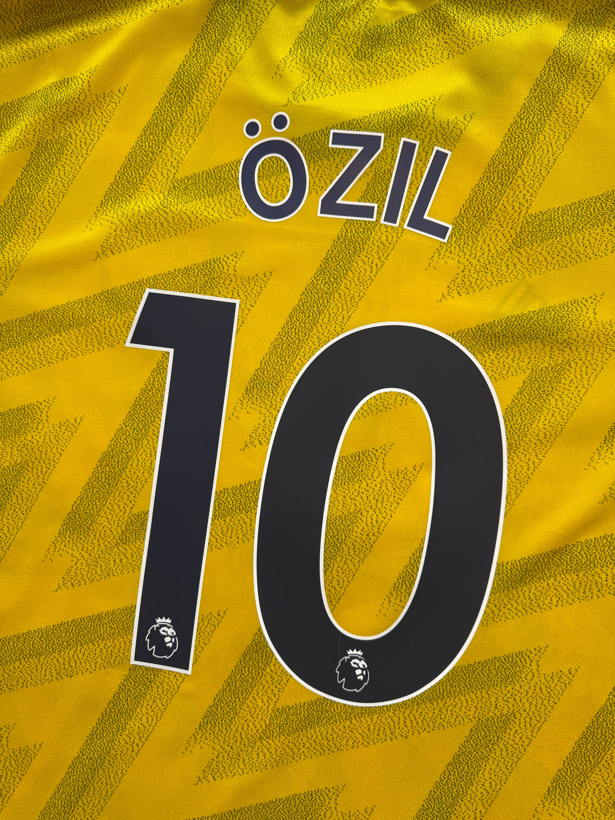 Arsenal 2019/20 Away Shirt #10 Özil (XL)