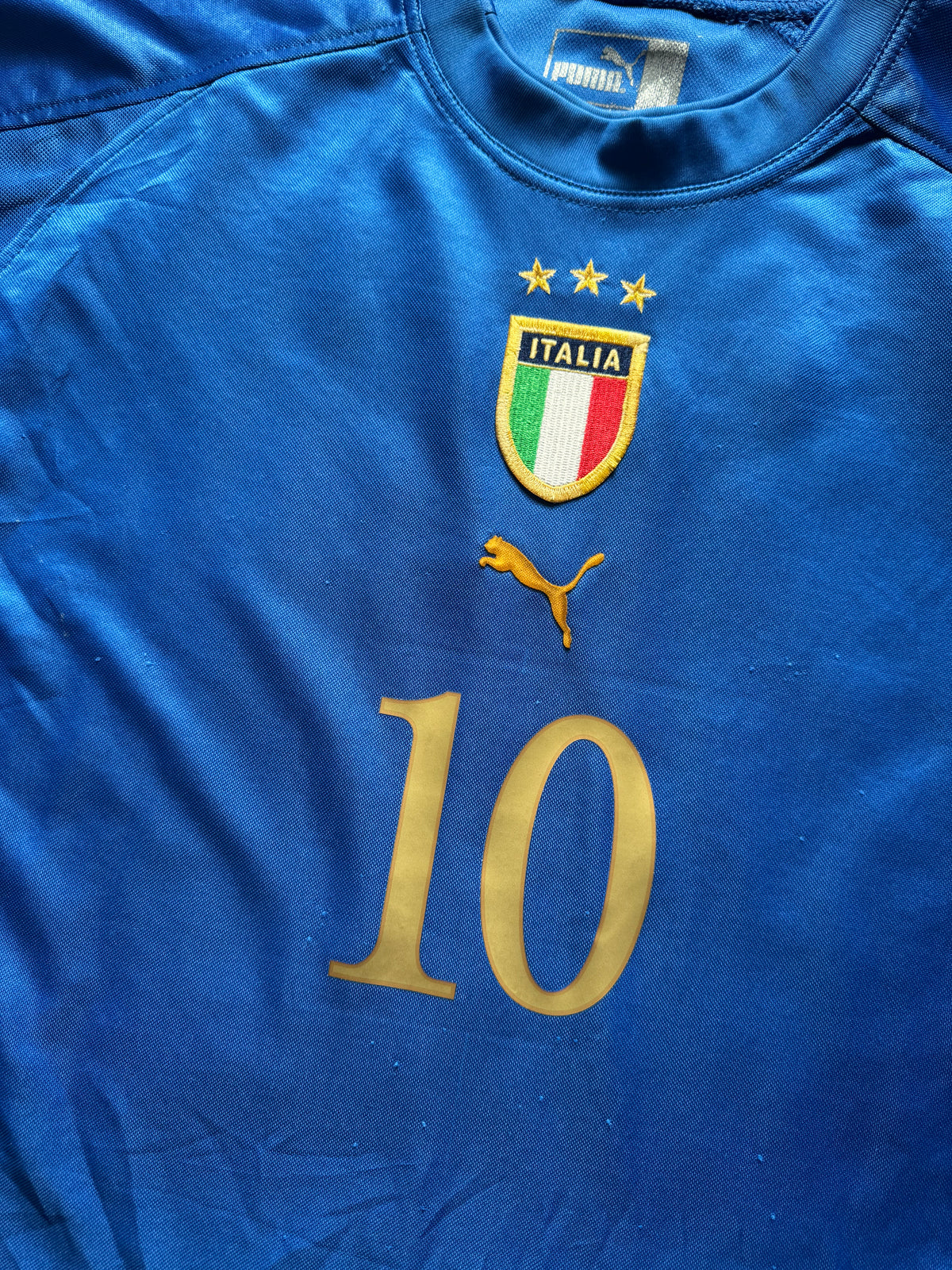 Italy 2004/06 Home Shirt #10 Totti (L)